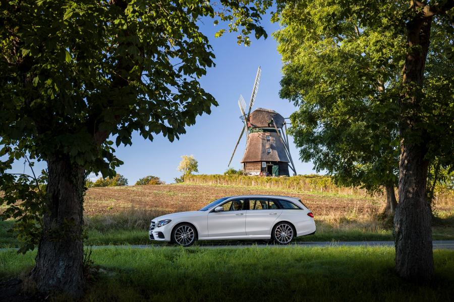  Mercedes-Benz E400 AMG Line Estate 2016 года  (фото 10 из 31)